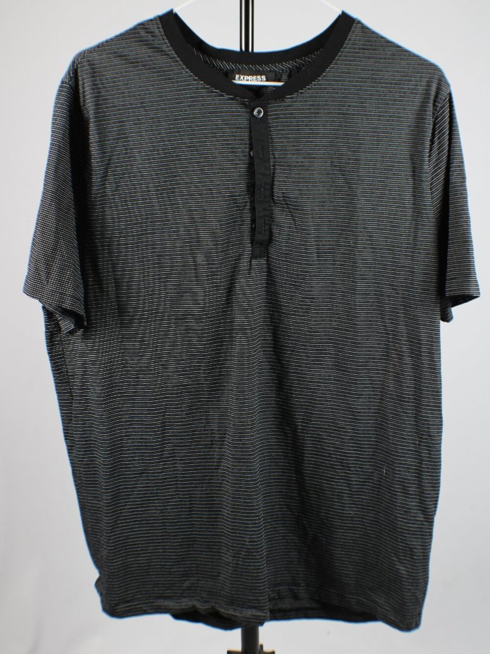 Express Mens Large Black White Fine Stripe Short Sleeve Henley Shirt Top L